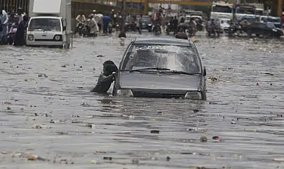 Pakistan'da sellerde ölenlerin sayısı 111'e yükseldi