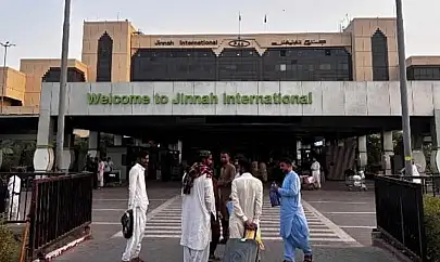 Pakistan hava sahası uçuşlara yeniden açıldı