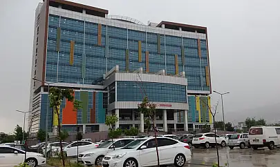 Şiddetli sağanak nedeniyle hastanenin tavanı çöktü