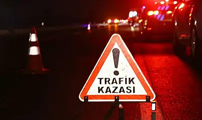 Tır şarampole devrildi: 2 ölü