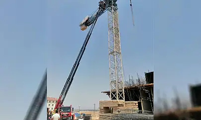 TOKİ şantiyesinde çalışan vinç operatörü 30 metre yükseklikte bayıldı