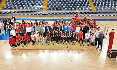 Voleybol'da Kupalar Sahibini Buldu