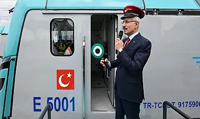 Yeni nesil demiryolu araçları teslim edildi