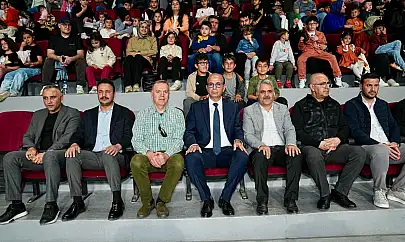 Yeşilyurt Belediyesinin Kültürel Etkinliğinde Merkez Spor Salonu Tamamen Doldu