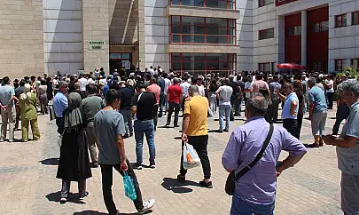 YKS devam ederken veliler heyecanlı: Her şey evlatlarımız için!