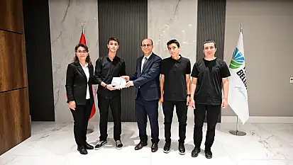 Başkan Geçit, öğrencilerin hazırladığı soruları cevaplandırdı