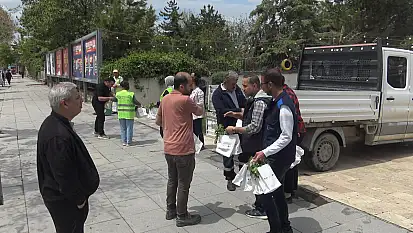 Malatya Büyükşehir Belediyesi Vatandaşlara Ücretsiz Fide Dağıttı