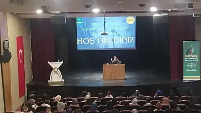 Malatya'da 'Müslüman Kadının Zaman Sanatı' konferansı düzenlendi