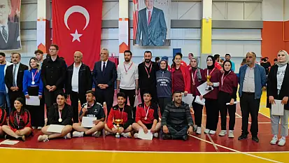 Malatya Gençlik ve Spor Müdürlüğü GSB YURTLİG Masa tenisi takımı erkeklerde 1.nci oldu