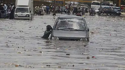 Pakistan'da sellerde ölenlerin sayısı 111'e yükseldi