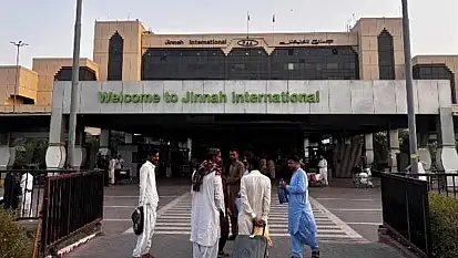 Pakistan hava sahası uçuşlara yeniden açıldı