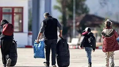 Yaklaşık 1,9 milyon Suriyeli ülkelerine geri döndü