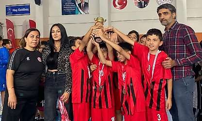 Malatya'da Minik Hentbolcuların Cumhuriyet Bayramı Heyecanı
