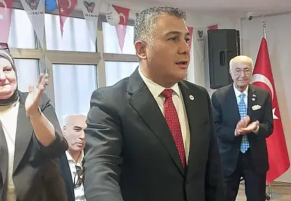 Yerli ve Milli Parti Seçime Girme Hakkını Kazandı: Teoman Mutlu'dan Tarihi Kurultay Konuşması