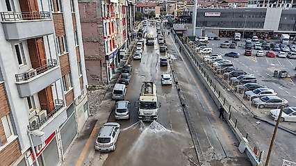 Battalgazi Belediyesi Konteynerlerin Kaldırıldığı Alanlarda Temizliği Sürdürüyor