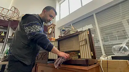 Berber Dükkanındaki Radyo Hayatını Değiştirdi