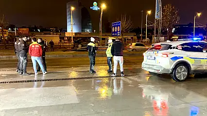 Buhara Bulvarı'nda İki Otomobil Çarpıştı: 2 Yaralı