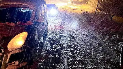 Darende–Ayvalı'da Kar Yağışı Ulaşımı Aksattı