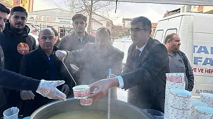 Deprem Şehitleri Dualarla Anıldı, Cami Çıkışı Çorba İkramı Yapıldı