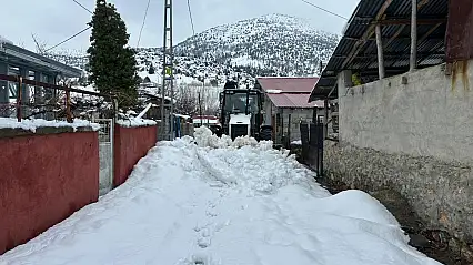 Doğanşehir'de Kar Seferberliği: Belediye Ekipleri 7/24 Sahada