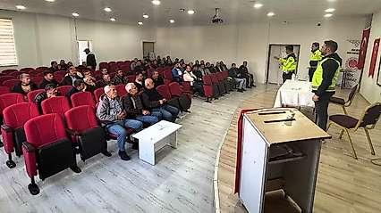 Doğanşehir'de Okul Servis Şoförlerine Trafik Güvenliği Eğitimi
