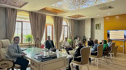 Gaziler ve Şehit Ailelerinden Yazıhan Kaymakamı Osman Kurt'a Anlamlı Ziyaret