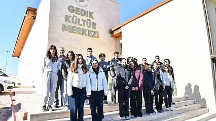 'İyilik Elçisi' Projesi Gençlere Yardımlaşma ve Tarih Bilinci Aşılıyor