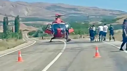 Kuluncak'ta helikopter ambulans hasta almak için karayoluna indi