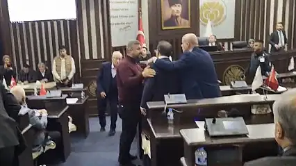 Malatya Büyükşehir Meclisi'nde Gerilim: Tartışma Sonrası CHP Grubu Salonu Terk Etti
