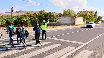 Malatya'da Okul Çevrelerine Sıkı Denetim: 704 Personel Görev Aldı