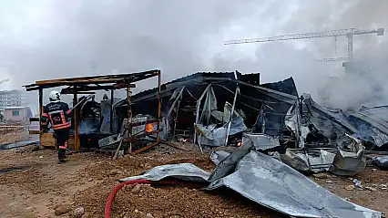 Malatya'da TOKİ Şantiyesinde Korkutan Yangın: İşçiler Son Anda Kurtuldu
