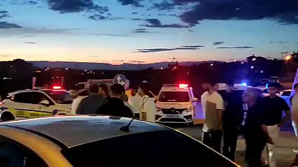 Melekbaba Mahalle Sakinleri trafiği yola kapattı