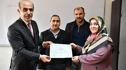 Topsöğüt'te Okuma Yazma Sevinci: Kursiyerlere Belgeleri Törenle Verildi