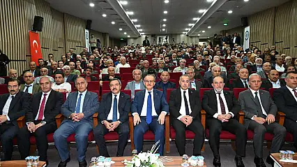 Vali Yavuz, Zirai Don Sonrası Kayısıda Ağaç ve Bahçe Bakımı Programına Katıldı