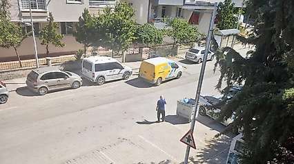 Yeşilyurt'ta Çöp Konteyneri Krizi: 'Önce Kendi Aranızda Anlaşın'