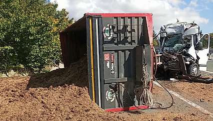Elazığ-Malatya Yolunda Minibüs Traktöre Çarptı: 1 Yaralı