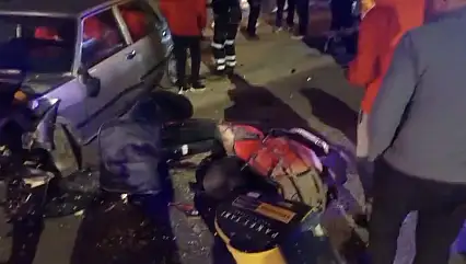 Motosiklet sürücüsü ağır yaralandı, otomobil sürücüsü kazadan sonra kaçtı
