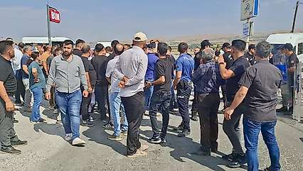 Ölümlü Kazanın Ardından Halk Yola İndi: 'Daha Kaç Can Gidecek?'