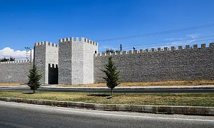 Battalgazi Kale Surları