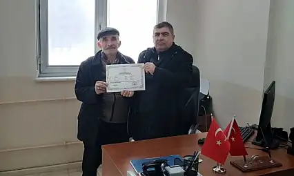 82 Yaşında Okuma Yazma Öğrendi: 'Eğitimin Yaşı Yok'