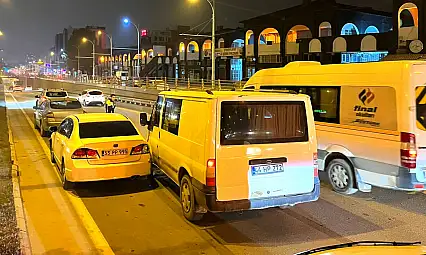 Alt Geçit Girişinde Zincirleme Kazalar Trafiği Aksattı