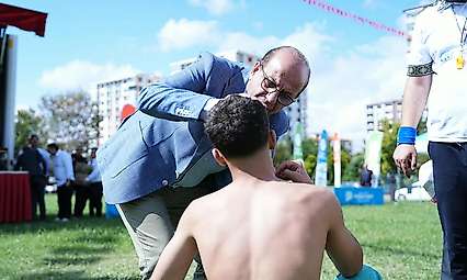 Başkan Geçit, Güreş Müsabakalarında Sakatlanan Minik Sporcuların Yardımına Koştu