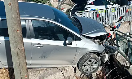 Darende'de Kontrolden Çıkan Araç Bariyerlere Çarptı