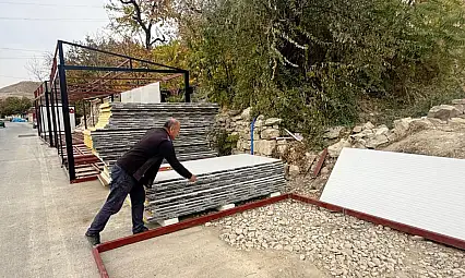 Darendeli Bülent Yaşar, Ev Önünde Türkiye'nin En Büyük Taşınabilir Konteynerini Üretti