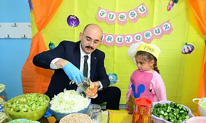 Doğanşehir'de Miniklerden Renkli Etkinlik: Turşu Kurup Sonbaharı Karşıladılar