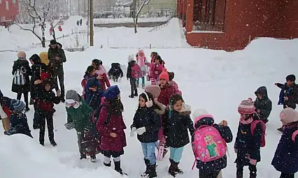 Kar yağışı nedeniyle çok sayıda ilde eğitime 1 gün ara verildi