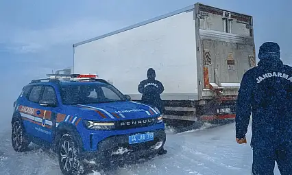 Malatya'da Kar Alarmı: Birçok Yol Ulaşıma Kapatıldı