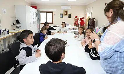 Minikler Ara Tatilde Yüzme, Sanat ve Sinema ile Eğlendi