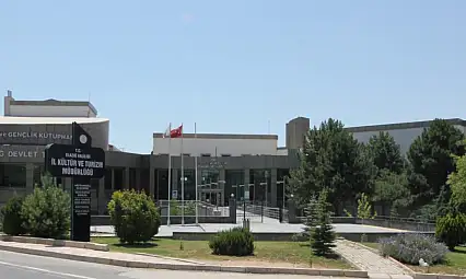 Nurettin Ardıçoğlu Kültür Merkezi'nde Duygusal Bir Oyun: 'Kapı No: 8'