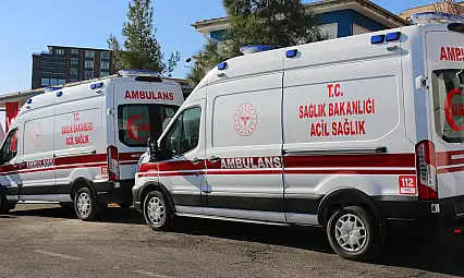 Öğretmenleri taşıyan servis minibüsleri çarpıştı: 28 yaralı